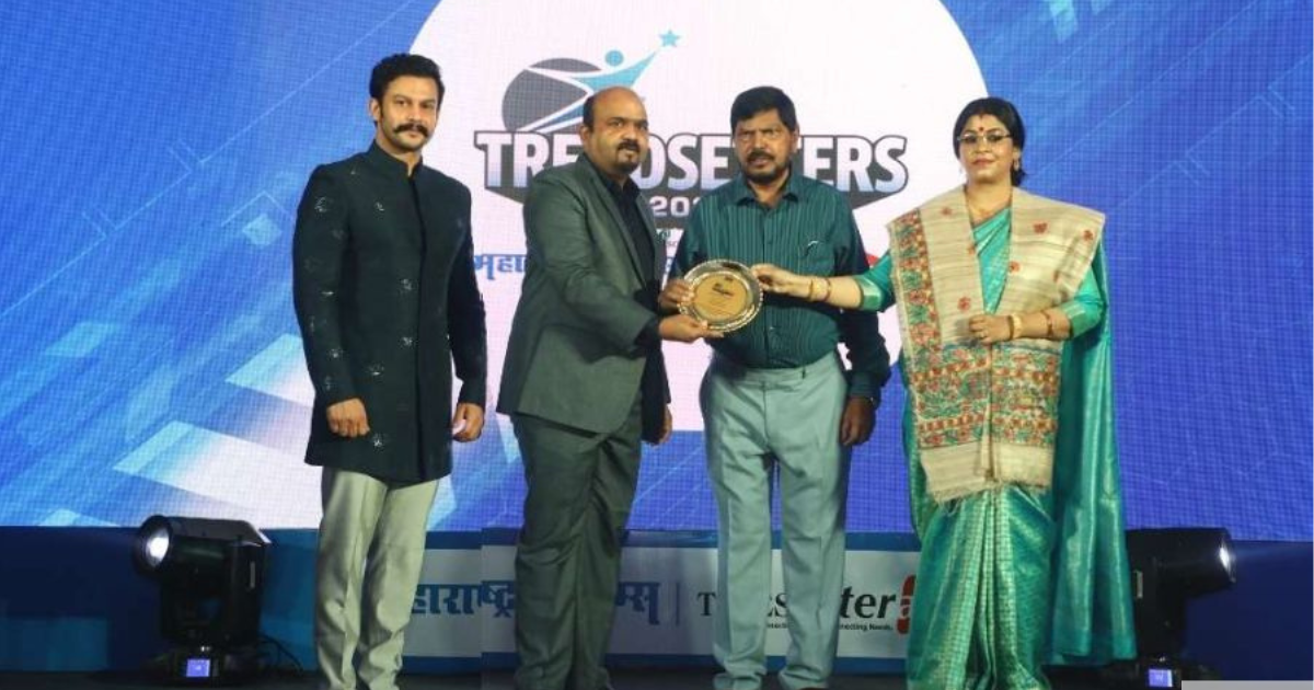 Maharashtra times honours Celebrity Life Coach and Trendsetter Graphologist Mr. Vinit Bansode